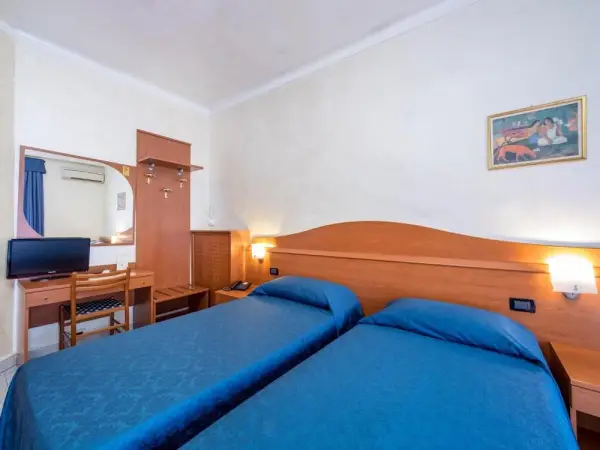 Hotel Aurora 5